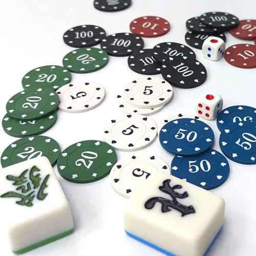Vista 4 de VOVCIG Juego de fichas de póquer de 100 piezas, 5 colores para el hogar, juegos de póquer, noches, fiestas, clubes o juegos de póquer nocturnos