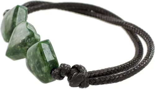 Vista 3 de NOVICA Pulsera con colgante de jade hecha a mano con corazón de Guatemala de algodón 'Maya Love in Green', Sin gemas. jade