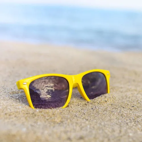 Vista 3 de Suministros para regalos de fiesta de colores neón Paquete de 8 gafas de sol unisex