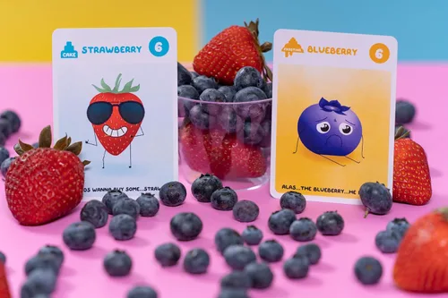 Vista 4 de Juego de cartas Crazy Cake para niños y adultos, diversión familiar para noches de juego, recoge ingredientes para construir tu pastel y sabotear a