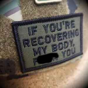 Vista 2 de If You're Recovering My Body - Parche de 2 x 3 con velcro, color oliva Drab