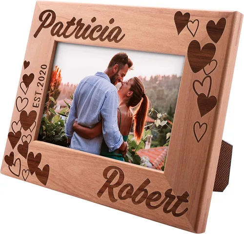 Vista 7 de Regalos de aniversario para él, ella – Marcos de fotos de amor personalizados para parejas con nombre – 4 x 6 – Regalos de San Valentín