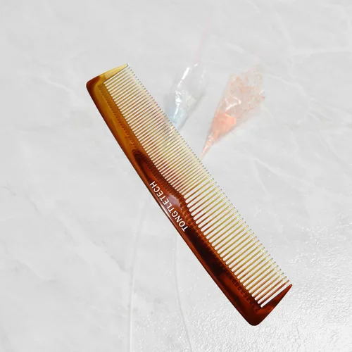 Vista 5 de Peine de peluquería profesional Master Barber y Salon Antiestático Resistente al Calor Peine Fuerte y Duradero, Dientes Medianos y Finos en Ámbar