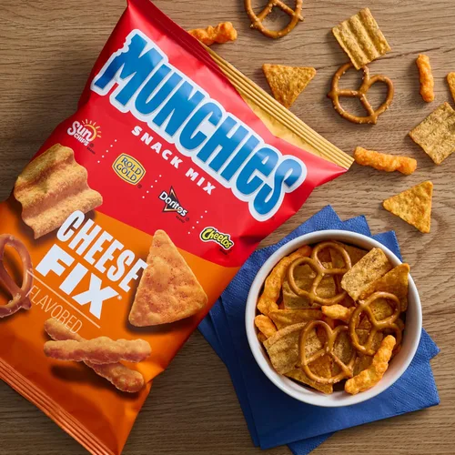 Vista 4 de Munchies Snack Mix, Cheese Fix, 1.75 onzas (paquete de 64)