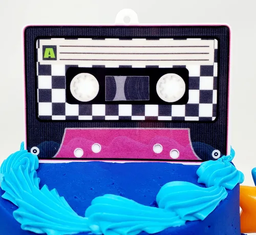 Vista 2 de Juego de 7 piezas de decoración de pastel de cumpleaños con temática retro de los años 80