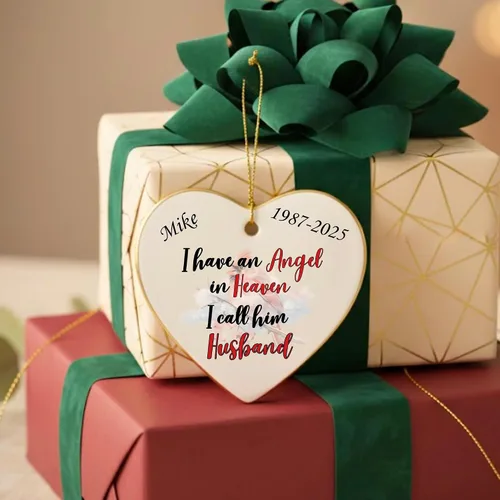 Vista 6 de Adorno de Navidad conmemorativo personalizado 2025 – Recuerdo de cerámica en forma de corazón – Tengo un ángel en el cielo lo llamo marido – Regalo