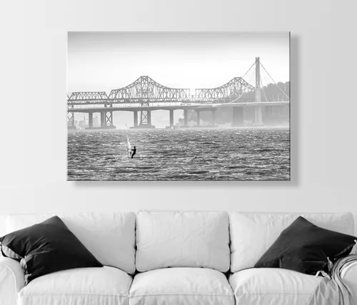 Vista 5 de Impresión de Windsurf en el puente de la bahía de Oakland en blanco y negro