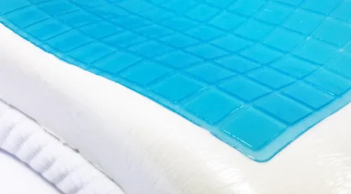 Vista 3 de Paquete de 4 almohadas de espuma viscoelástica densa de gel de enfriamiento doble azul tamaño queen en forma de hombro