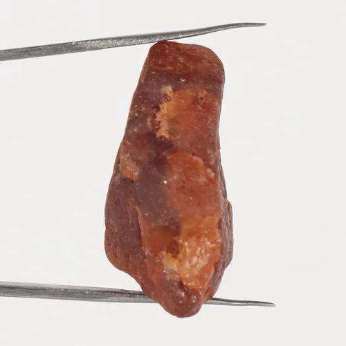 Vista 2 de GEMHUB 75.2 CT Granate Rojo Raro Cristal Curativo Natural Raw Lapidario Cabbing Granate áspero Schorl Gema