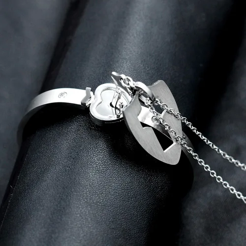 Vista 4 de Uloveido Collar con colgante de llave de escudo y pulsera de bloqueo para niñas y niños, juego de pulsera para hombres y mujeres, regalo