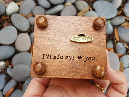 Vista 3 de Regalo para hija, caja de música de oso Winnie the Pooh con amor en la parte superior, la personalización en la parte inferior está disponible