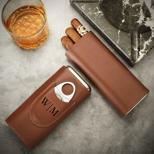 Vista 7 de Estuche de viaje de cuero personalizado para cigarros - Richmond Cedar Lined Travel Cigar Holder, Marrón