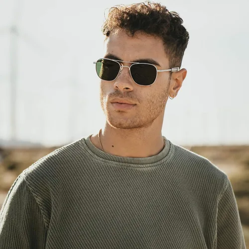 Vista 14 de Americal Optical Original Pilot Nylon Lenses Sunglasses AOLite Nylon Lenses Polarized and Non-Polarized Available