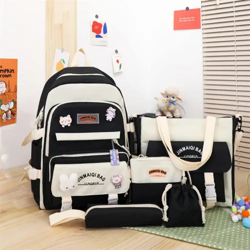 Vista 8 de Juego de 5 mochilas kawaii con colgante de oso y alfileres - Kit de mochila de conejito de anime japonés con diseño de retazos, Negro -, Mochila