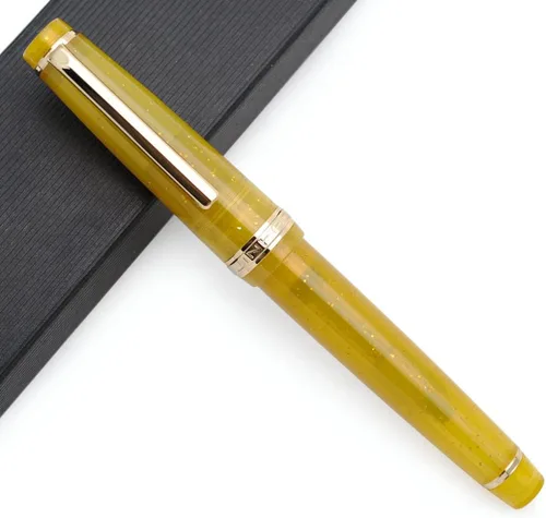 Vista 33 de Pluma estilográfica JINHAO 82 con clip dorado (plumín F 0.5mm, verde aguacate)