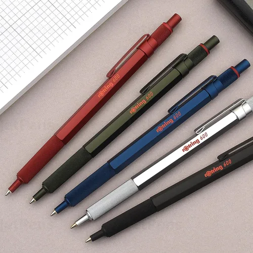 Vista 6 de Rotring 600 Bolígrafo de punta mediana, tinta negra, barril negro, recargable