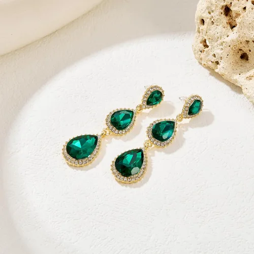 Vista 4 de EleQueen Aretes con forma de pera o lágrima larga de tono dorado con cristal austriaco para mujer, 2.5 pulgadas de largo 01-Color esmeralda