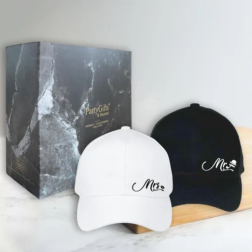 Vista 4 de PartyGifts&beyond Mr and Mrs - Gorras de béisbol de regalo, regalos de compromiso para parejas, novios y novios, regalos de luna de miel para recién