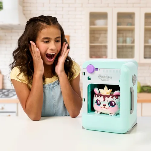 Vista 9 de Cookeez Makery Freezy Cakez. Mezcla y decora a tu mejor amigo de peluche. Coloca tu mezcla de pastel en la congelación y sorpréndete cuando salga un