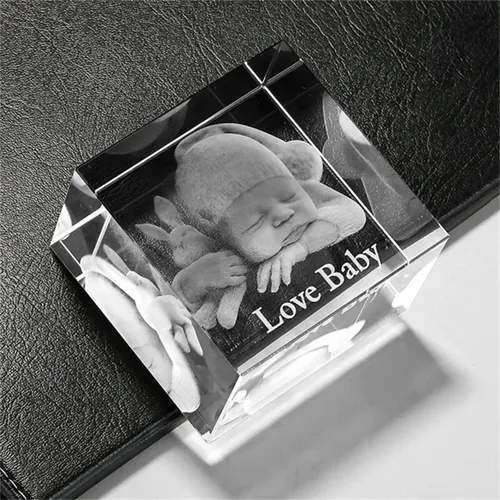 Vista 3 de Marco de fotos de cristal personalizado para amantes de la familia, álbum de fotos, marco de fotos láser con base LED para boda (2.0 x 2.0 x 3.1 in)