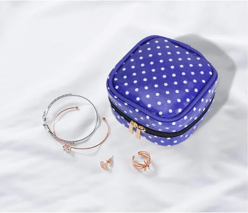 Vista 7 de Teamoy Estuche de joyería de viaje pequeño, portátil, para mujer, aretes, collar, accesorios, caja organizadora, lunares morados