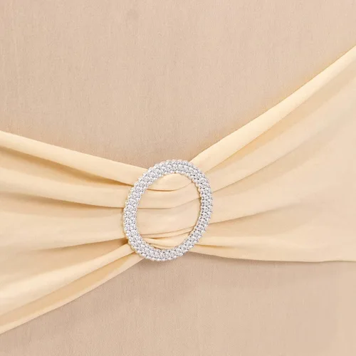 Vista 9 de Efavormart - Funda para silla de banquete de elastano beige con banda de hebilla de diamantes de imitación plateados, funda elástica para silla