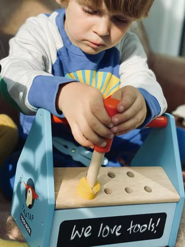 Vista 9 de Tender Leaf Toys - Caja de herramientas Tap Tap - Caja de herramientas realista para juegos creativos de simulación para niños mayores de 3 años
