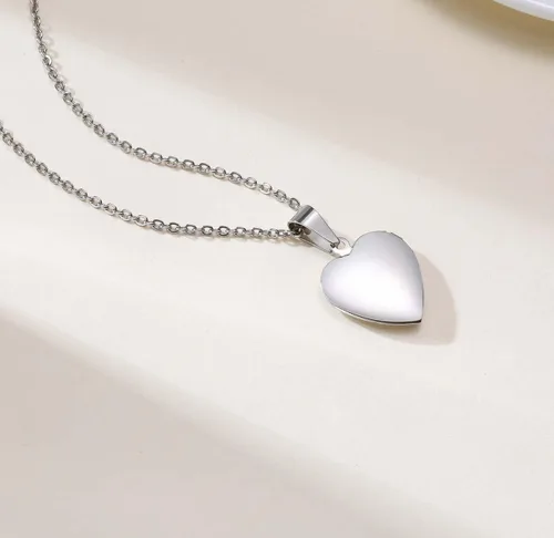 Vista 6 de Bicyway Collar con medallón de corazón para mujeres y niñas, collar con colgante de medallón chapado en oro que sostiene fotos, joyería y regalos