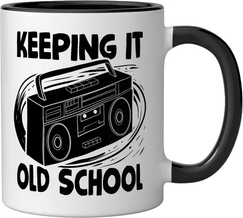 Vista 2 de Keeping It Old School 80s 90s Retro Cassette Radio Taza de cerámica, color negro y blanco