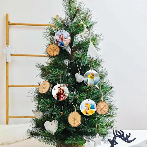 Vista 4 de Paquete de 4 adornos de Navidad personalizados 2025 de cerámica personalizada con foto y texto para decoración de árbol de Navidad, primera Navidad