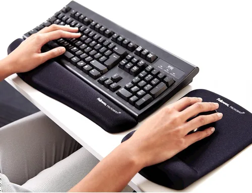 Vista 5 de Fellowes Reposamuñecas para teclado de espuma PlushTouch con MICROBAN - Negro (9252101)