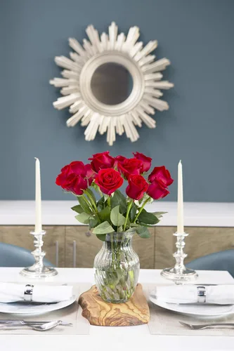 Vista 3 de KaBloom - Ramo de 12 Rosas Rojas con Jarrón Flor fresca para entrega Rojo