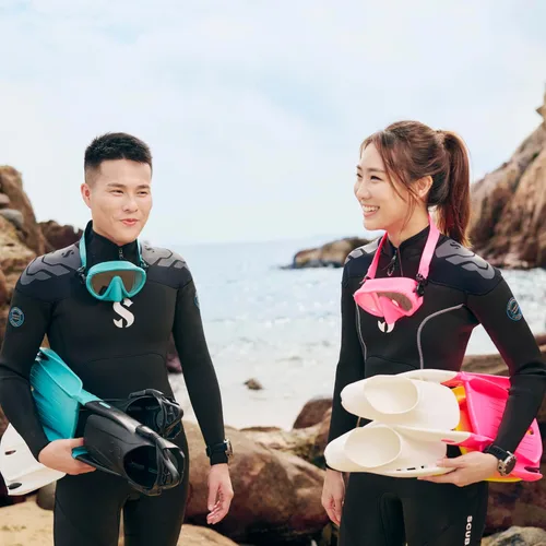 Vista 6 de SCUBAPRO Máscara de buceo fantasma, diseño sin marco de bajo volumen con lente única ultra transparente, falda de silicona y hebillas de correa
