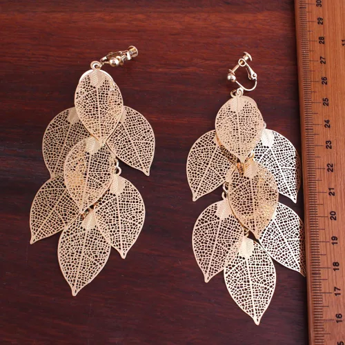 Vista 4 de Grace Jun - Aretes colgantes de varias capas hechos a mano con clip para mujer, no se necesitas tener las orejas perforadas