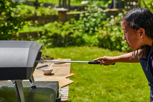 Vista 5 de ooni Pala Giratoria para Pizza - Pala para Pizza Perforada de Aluminio de 7 Pulgadas, Volteador de Pizza de Metal Ligero con Mango Largo