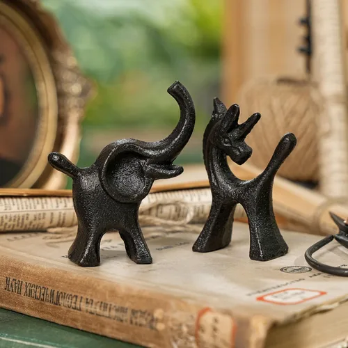 Vista 7 de Sungmor Juego de 2 figuras de hierro fundido de elefante y unicornio - Esculturas rústicas en negro para estante, escritorio o entrada - Estatuas