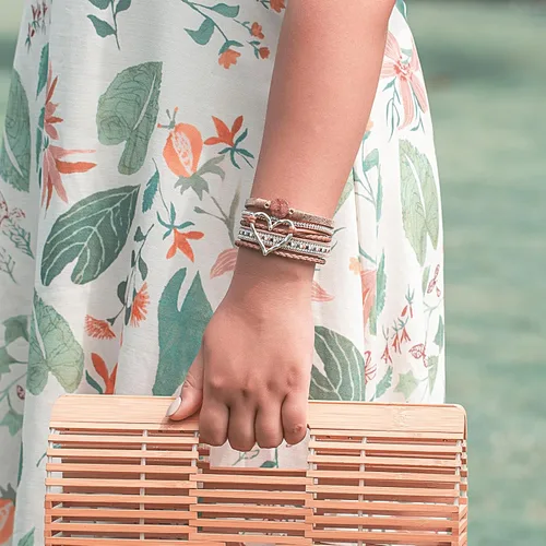 Vista 9 de FANCY SHINY Pulseras de cuero con forma de corazón, apilables, bohemias, pulseras de diamantes de imitación de resina de moda con cierre magnético
