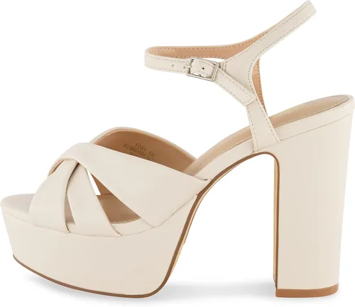 Vista 2 de CUSHIONAIRE Sandalia de vestir Foxy con plataforma para mujer + espuma viscoelástica y anchos disponibles