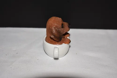 Vista 4 de Adorable figura de estatua de perro salchicha marrón de 2.5 pulgadas sentado dentro de una taza de té