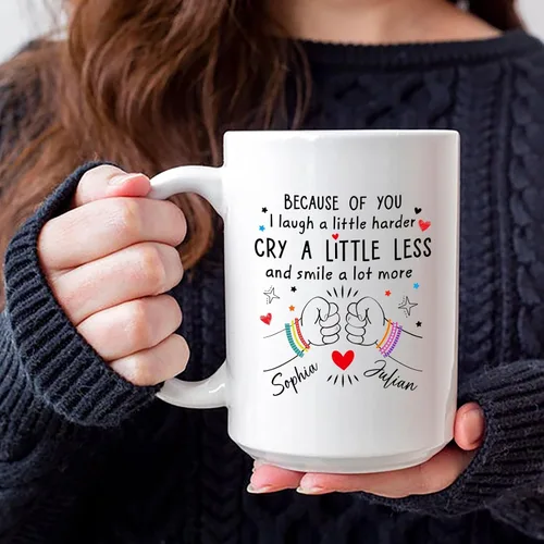 Vista 3 de Taza de cerámica personalizada con texto en inglés «Because Of You I Laugh A Little Harder Cry A Little Less And A Lot More», taza de café