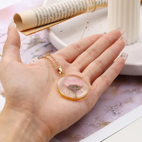 Vista 6 de BIRDAYPRE Handmade Pressed Flower Pendant Necklace Birth Flower Necklaces Round Resin Necklace for Women Girls 18K Gold Plated Chain Flower Jewelry