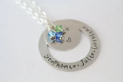 Vista 3 de Collar personalizado con piedra natal, regalo estampado a mano para la abuela