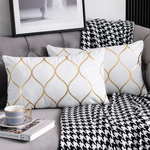 Vista 13 de DEZENE Fundas de almohada decorativas de terciopelo dorado de 22 x 22 pulgadas: paquete de 2 fundas de almohada cuadradas decorativas para Negro