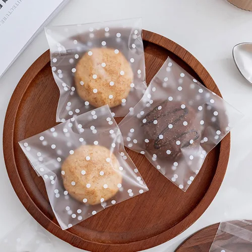 Vista 4 de Zezzxu 300 bolsas autoadhesivas para galletas, 4 x 4 pulgadas Patrón de lunares blancos, bolsas de celofán transparente para empaquetar galletas