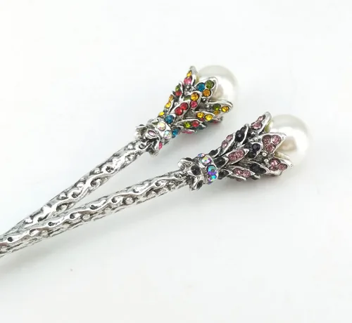 Vista 7 de Yueton paquete de 2 palillos para cabello vintage con diamantes de imitación, horquillas para moño