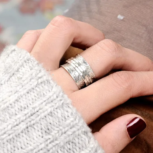 Vista 2 de Boho-Magic Anillo giratorio de plata de ley 925 con flores para mujer, anillo para aliviar la ansiedad, Metal