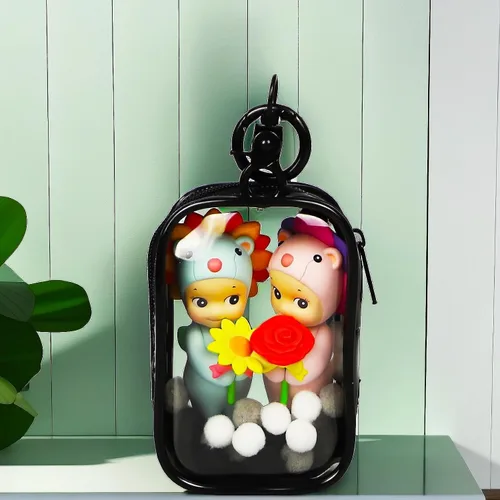 Vista 2 de Bolsa de Exhibición de Figuras Transparente con Llavero, Bolsa de Almacenamiento Portátil para Muñecas Pequeñas Colgante Organizador de Cajas Ciegas