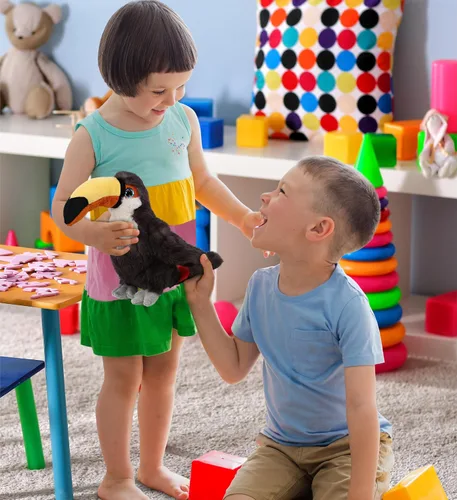 Vista 6 de DolliBu - Peluche de tucán súper suave, lindas figuras de animales de la selva tropical para niños y niñas, adorable juguete de pájaro tucán