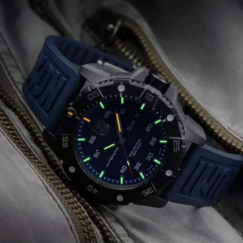 Vista 3 de Luminox Master Carbon Seal AzulNegro 1.772 in Reloj de buceo analógico automático para hombre, Azul, Reloj de buceo
