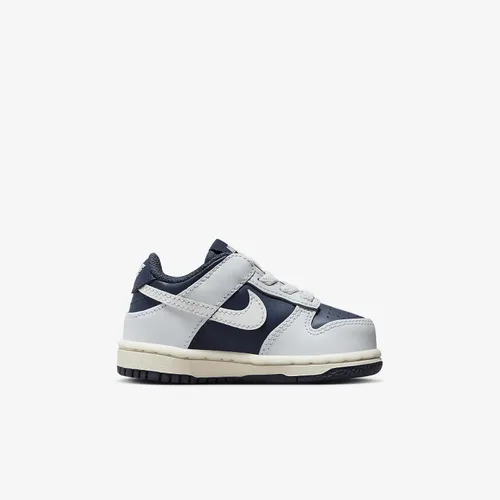 Vista 766 de Nike Kid's Dunk Low Sneaker